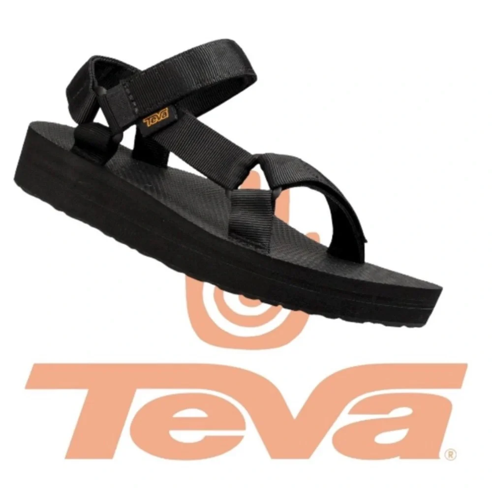 Like new Midform Universal Canvas Sandal by Teva